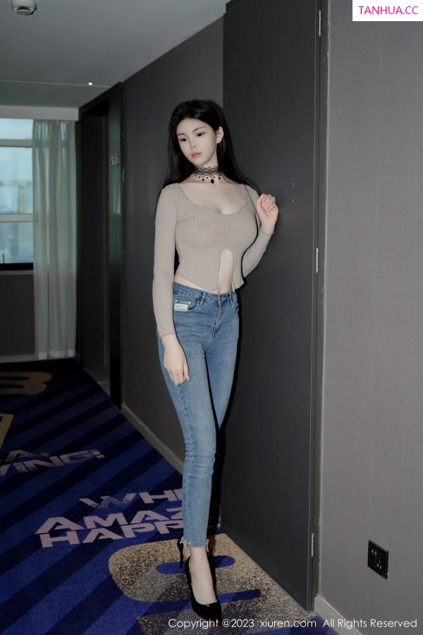   [XiuRen]高清写真图 2023.04.26 No.6636 雪糕CiCi 牛仔裤美腿第5张图片